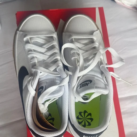 Nike COURT LEGACY SNEAKERS NIB - Picture 2 of 5